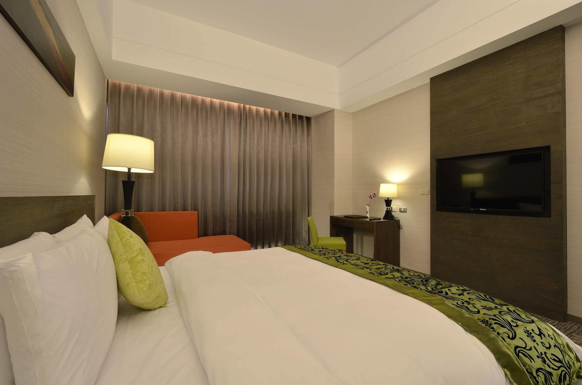 Hoya Hotel Taitung Екстер'єр фото